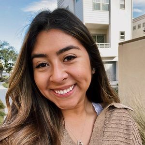 Meet your Posher, Elisa